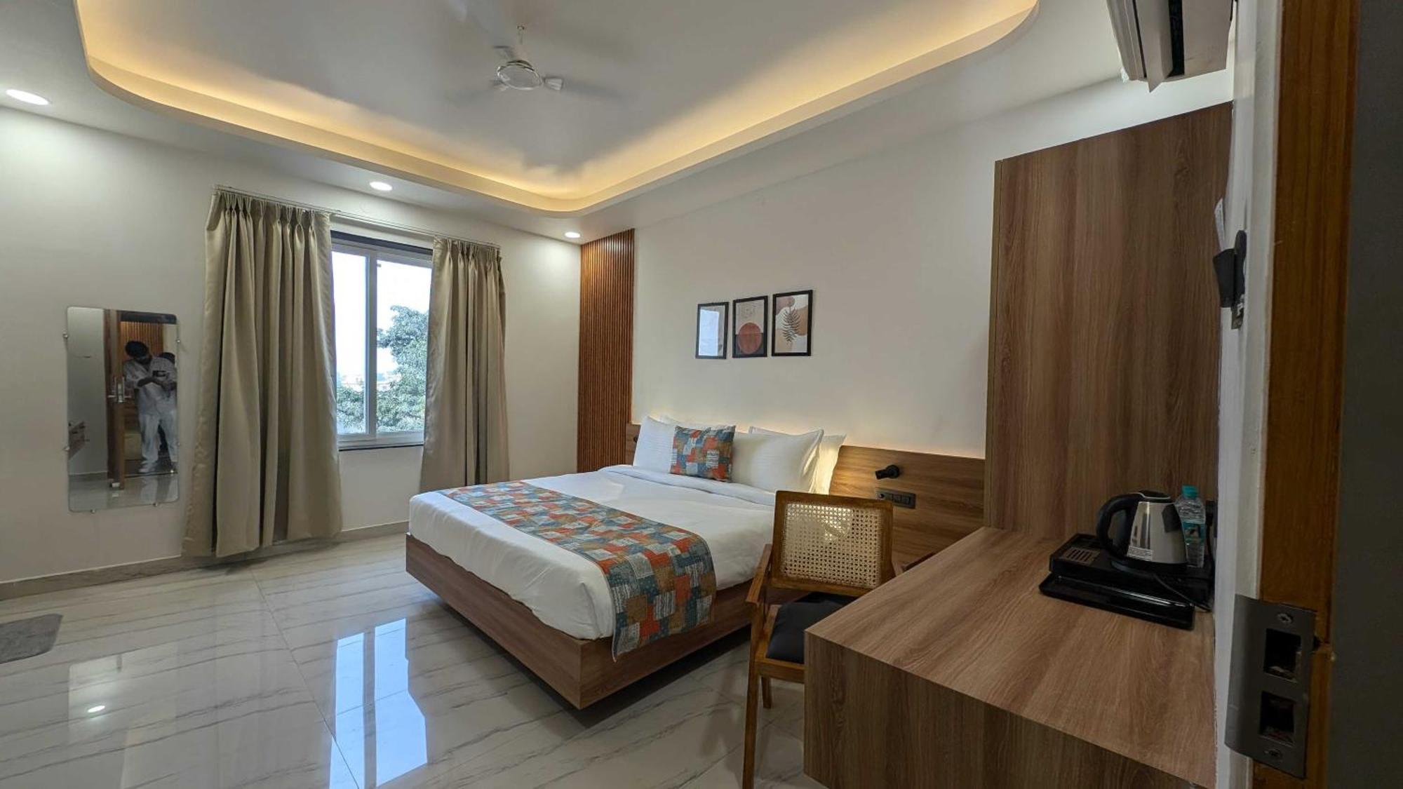 Hotel O Vasu Palace Ayodhya Buitenkant foto